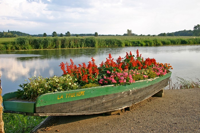 0416 Boat with flowers