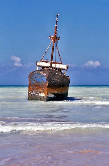 Fishing vessel near Aaiun 2.jpg