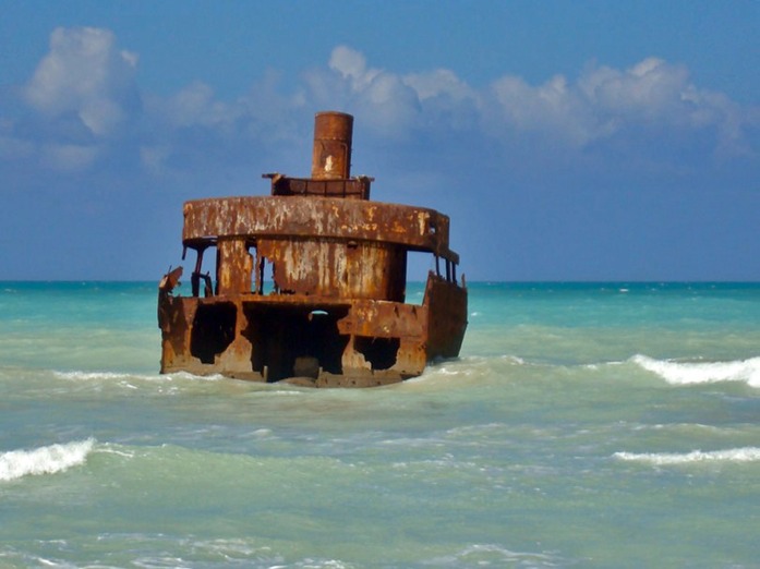 Fishing vessel near Aaiun 6 rev.jpg