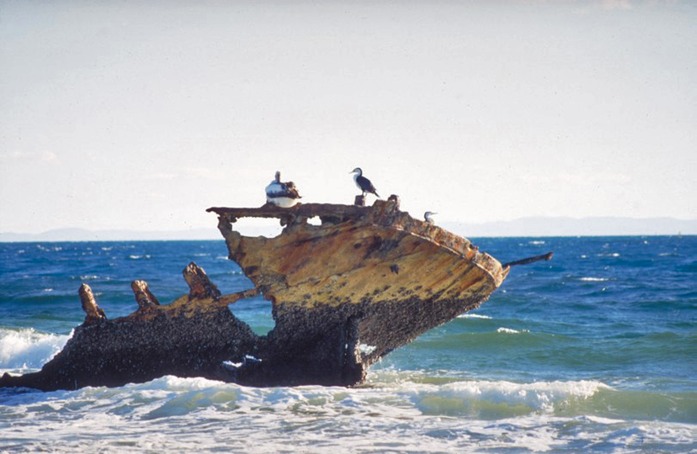 Unknown wreck on Moreton island V2.jpg